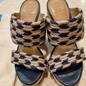 Tory Burch chunky sandal. Jute weave in navy and tan.